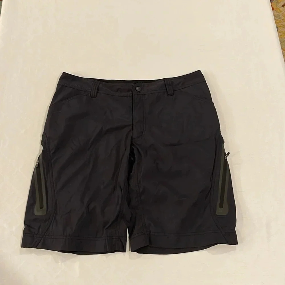 Kathmandu men’s shorts medium black zipper zip‎ pockets EUC